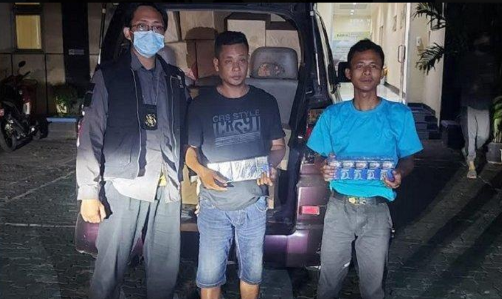 Penangkapan Minibus Yang Diduga Mengangkut Rokok Illegal Dari Jepara
